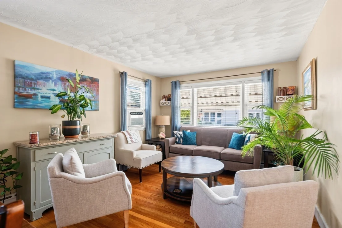 Photo of 81 Warfield Avenue