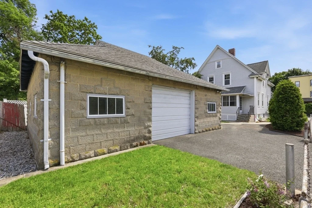 Photo of 585 Armory St