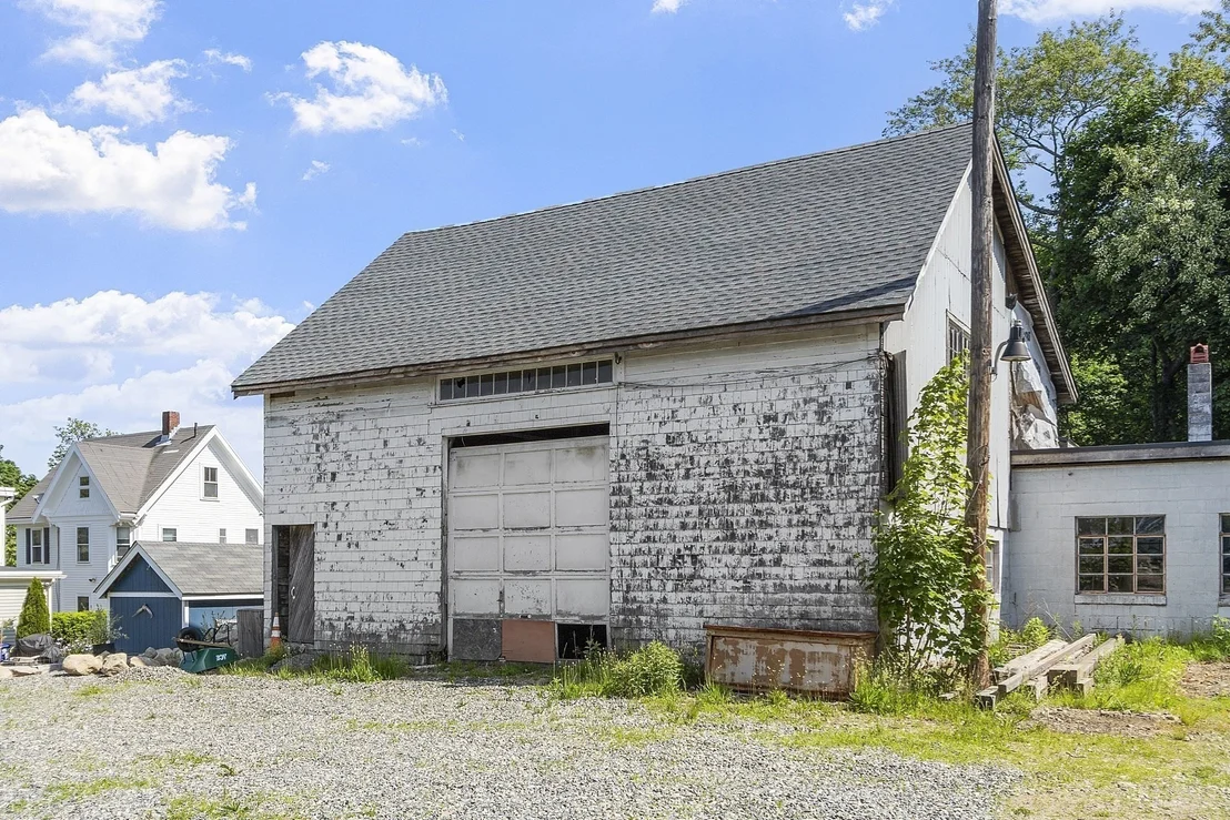 Photo of 2 Deacon Farm Ln