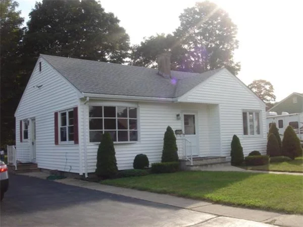 Photo of 10 Lisa Ave