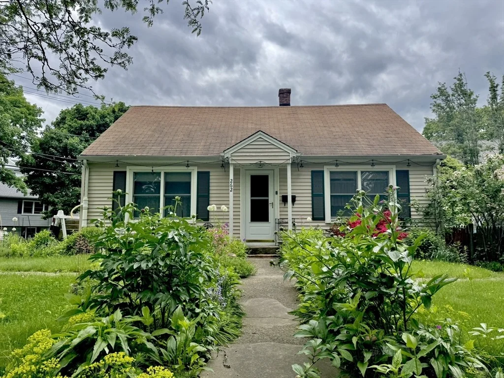 Photo of 262 W Shore Dr