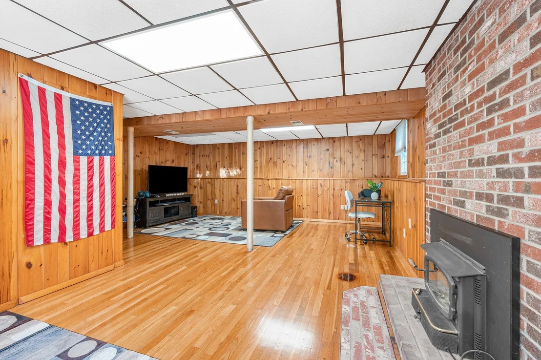 Photo of 7 Hickory Dr