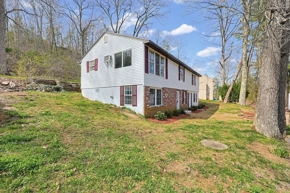 Photo of 124 Old County Road