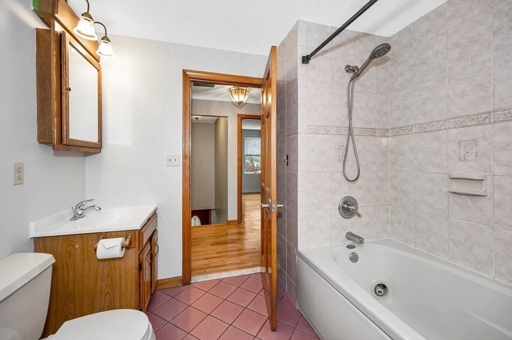 Photo of 91 Leonard Circle