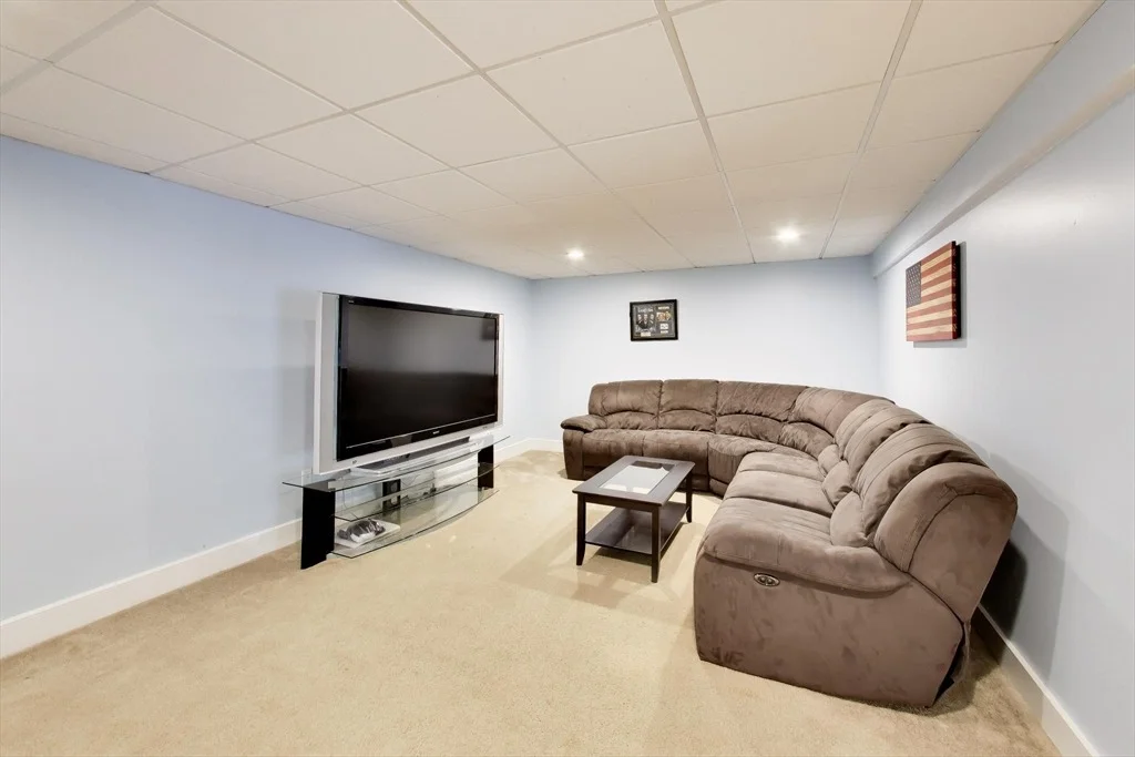 Photo of 24 Meadow Ln
