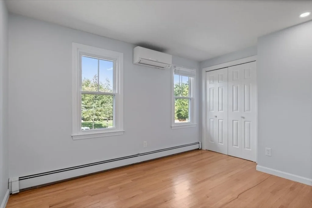 Photo of 33 Barnstable Rd