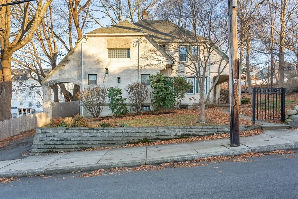 Photo of 909 High St