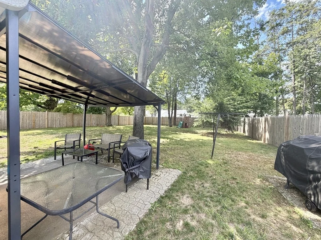 Photo of 412 Island Pond Rd