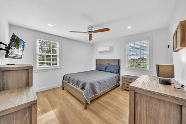 Photo of 35 Holbrook Ave
