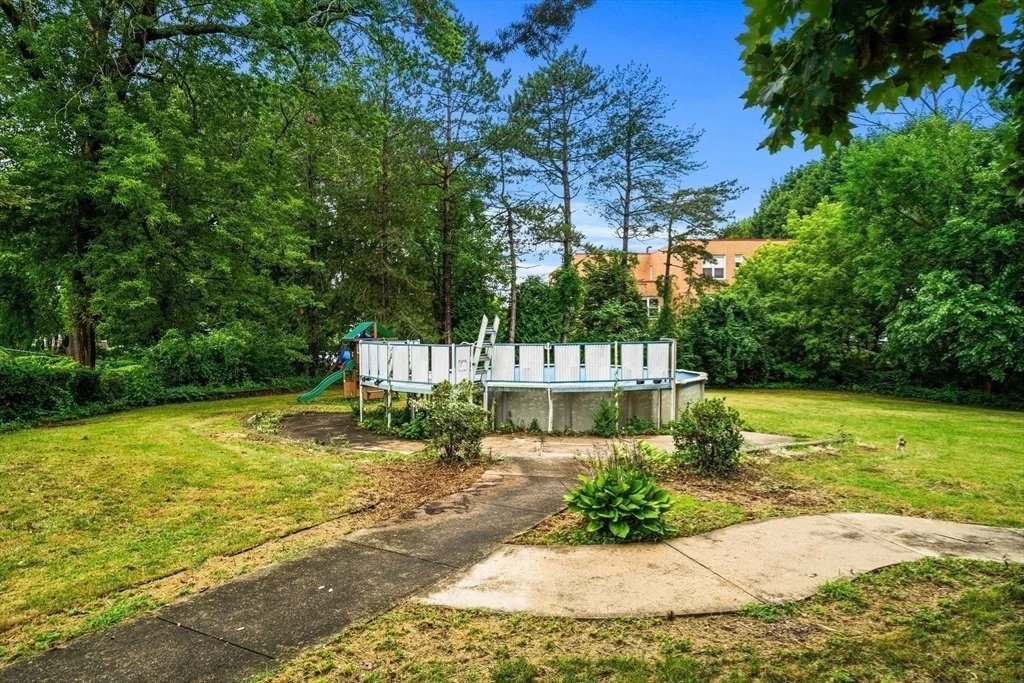 Photo of 952 Bridge St