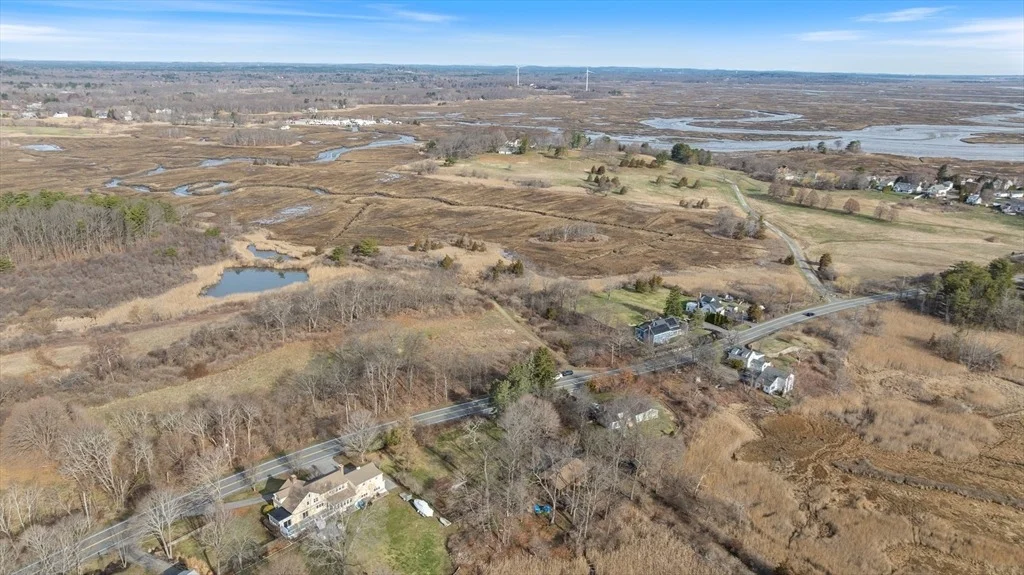 Photo of 33 Jeffreys Neck Rd