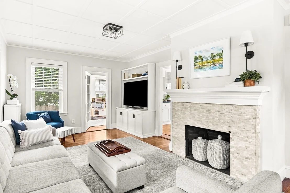 Photo of 297 Woburn Street