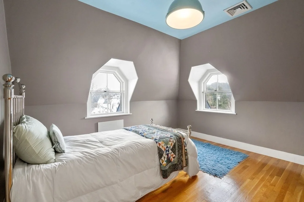 Photo of 327 Franklin St