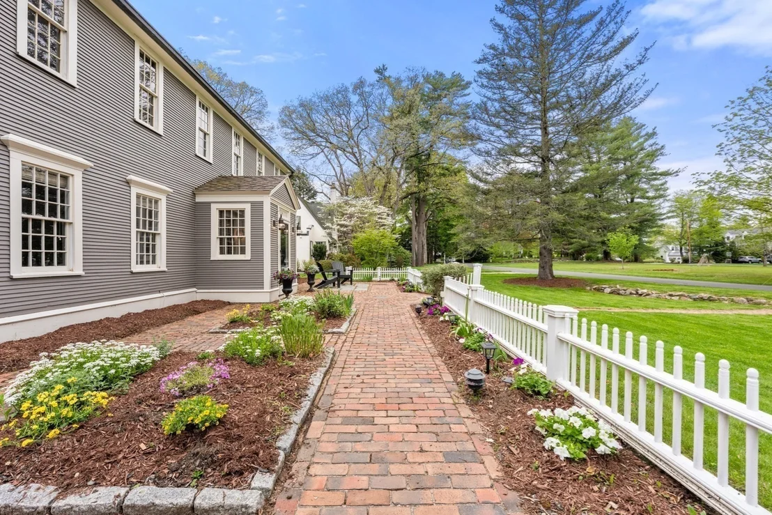 Photo of 41 Longmeadow Road