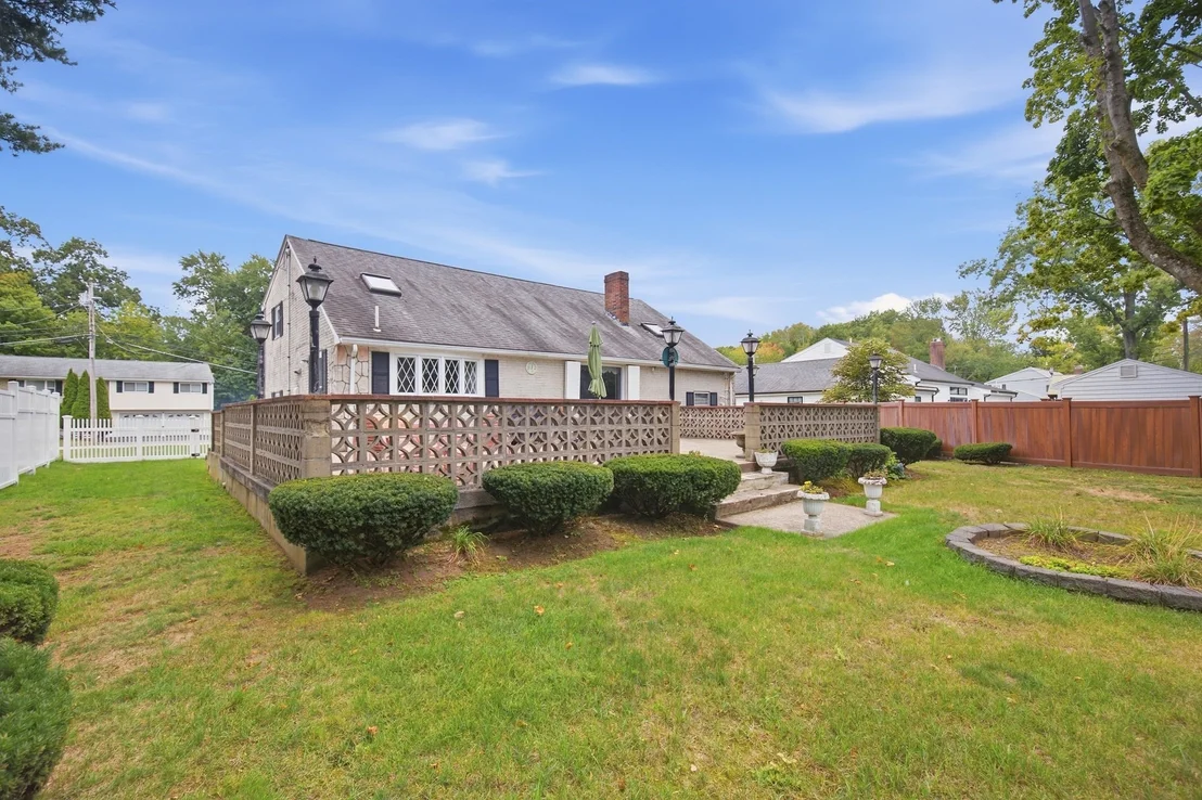Photo of 37 Rustcraft Rd