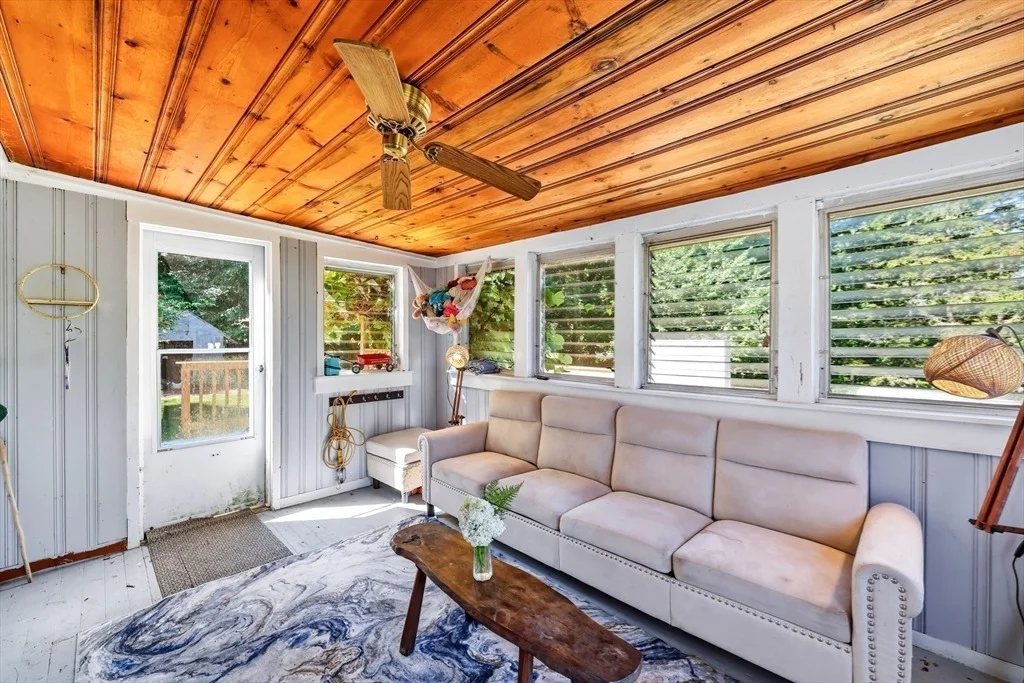 Photo of 219 Old Warren Rd