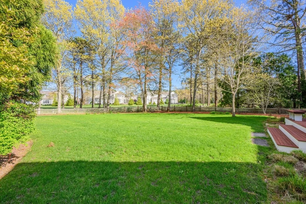 Photo of 131 Dunrobin Road