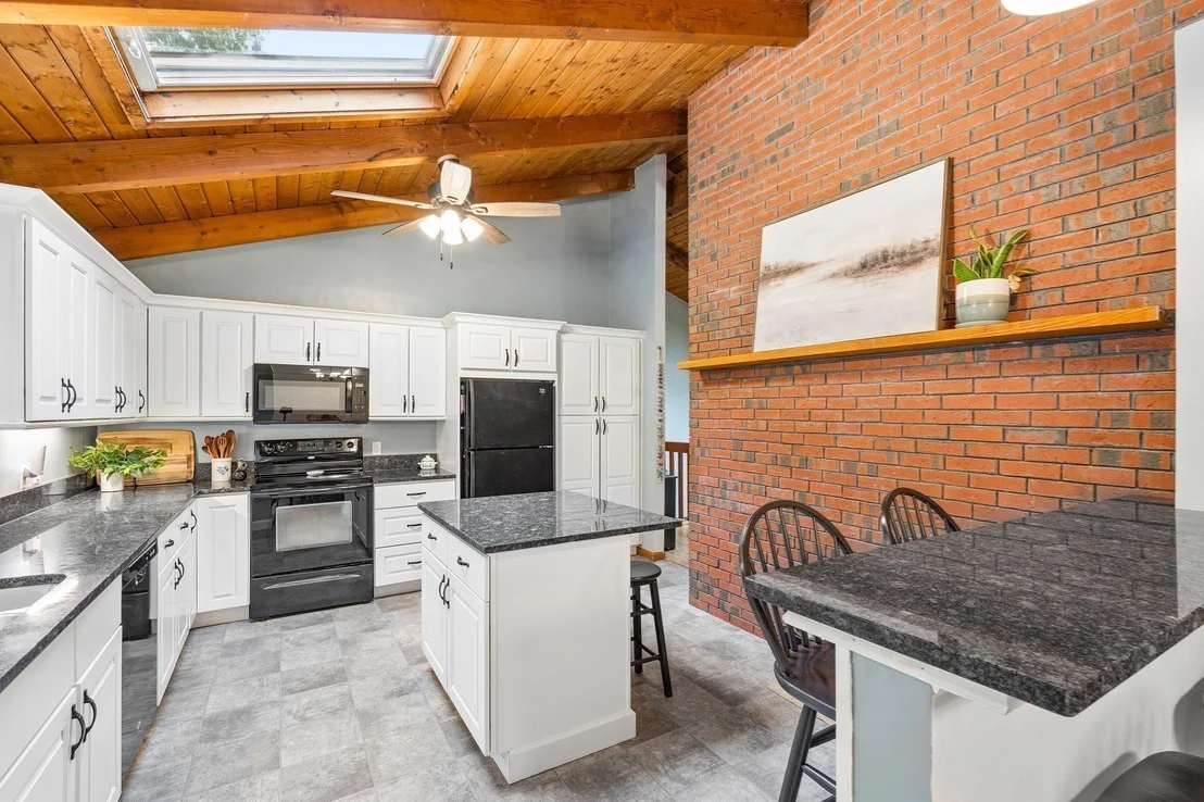 Photo of 10 Lowell Dr