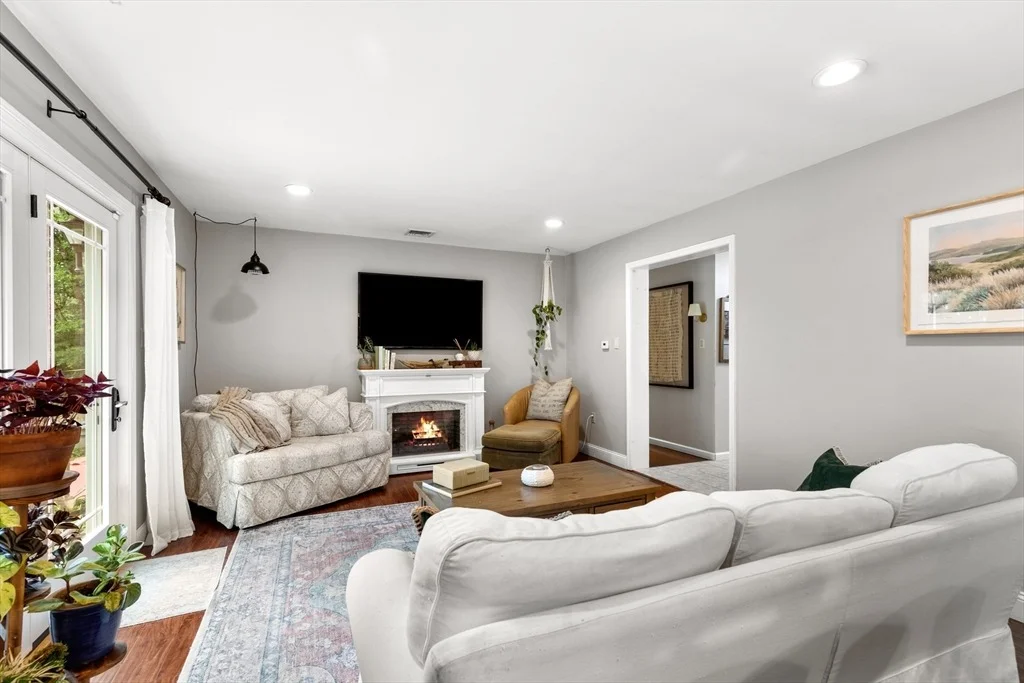 Photo of 24 Moon Compass Ln