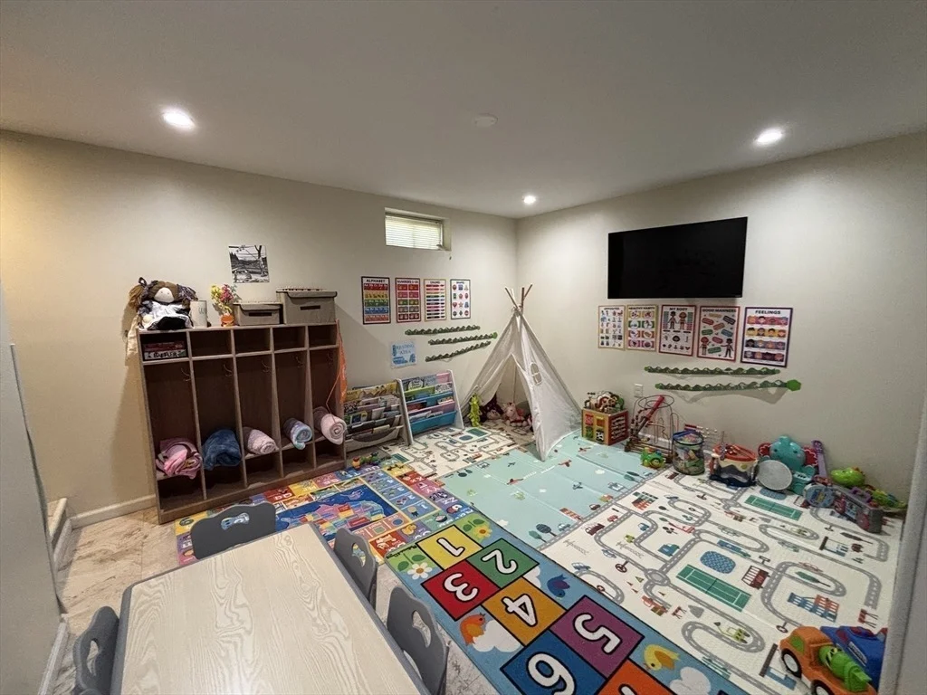Photo of 266 Christopher Dr