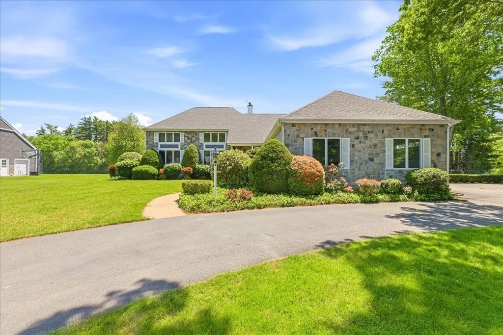 Photo of 139 Fairway Dr