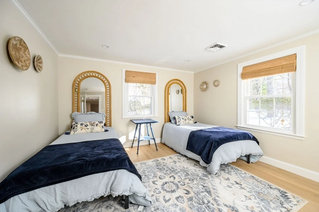 Photo of 19 Accord Pond Dr
