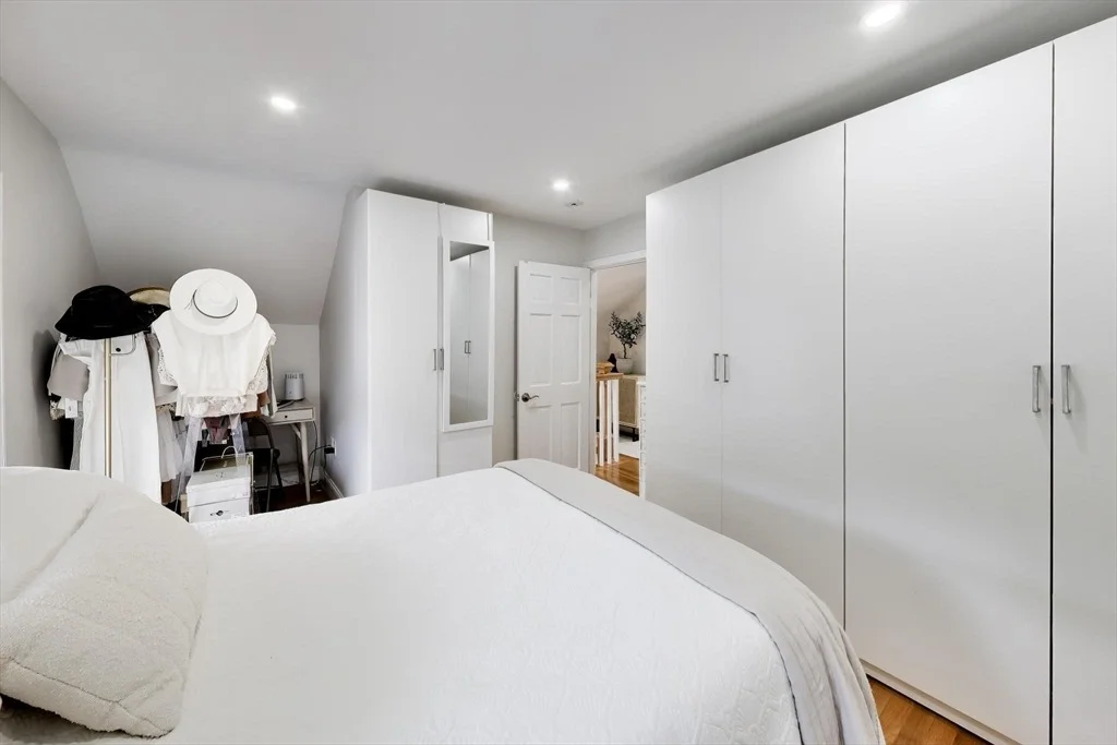 Photo of 405 Whiting Ave