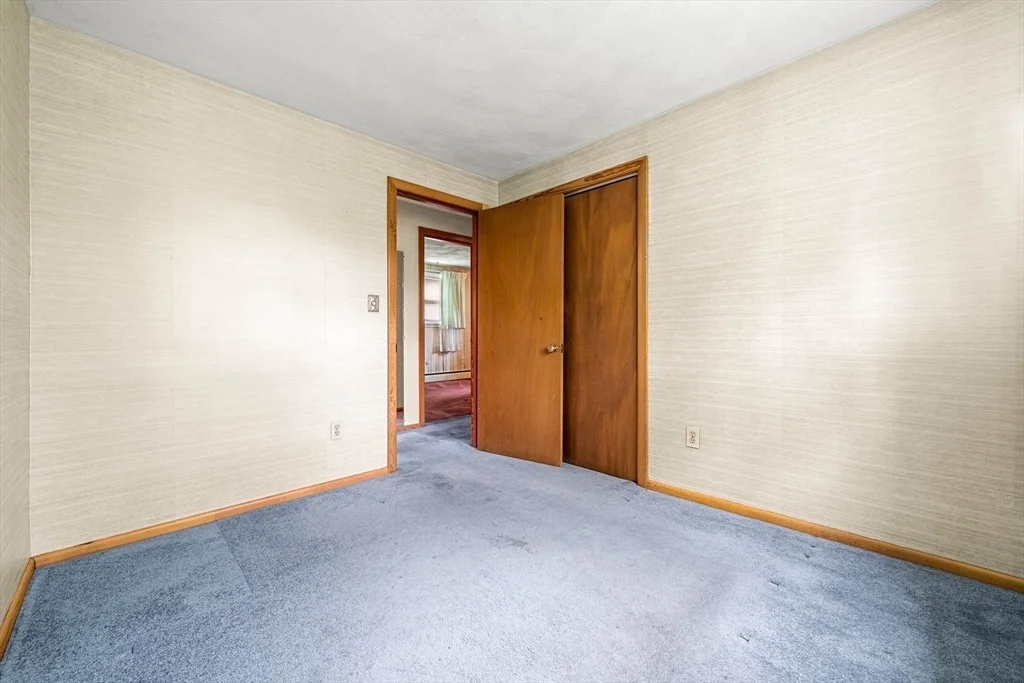 Photo of 11 Dadant Dr