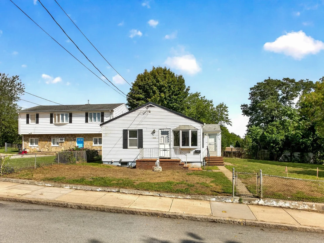 Photo of 458 Buffinton St