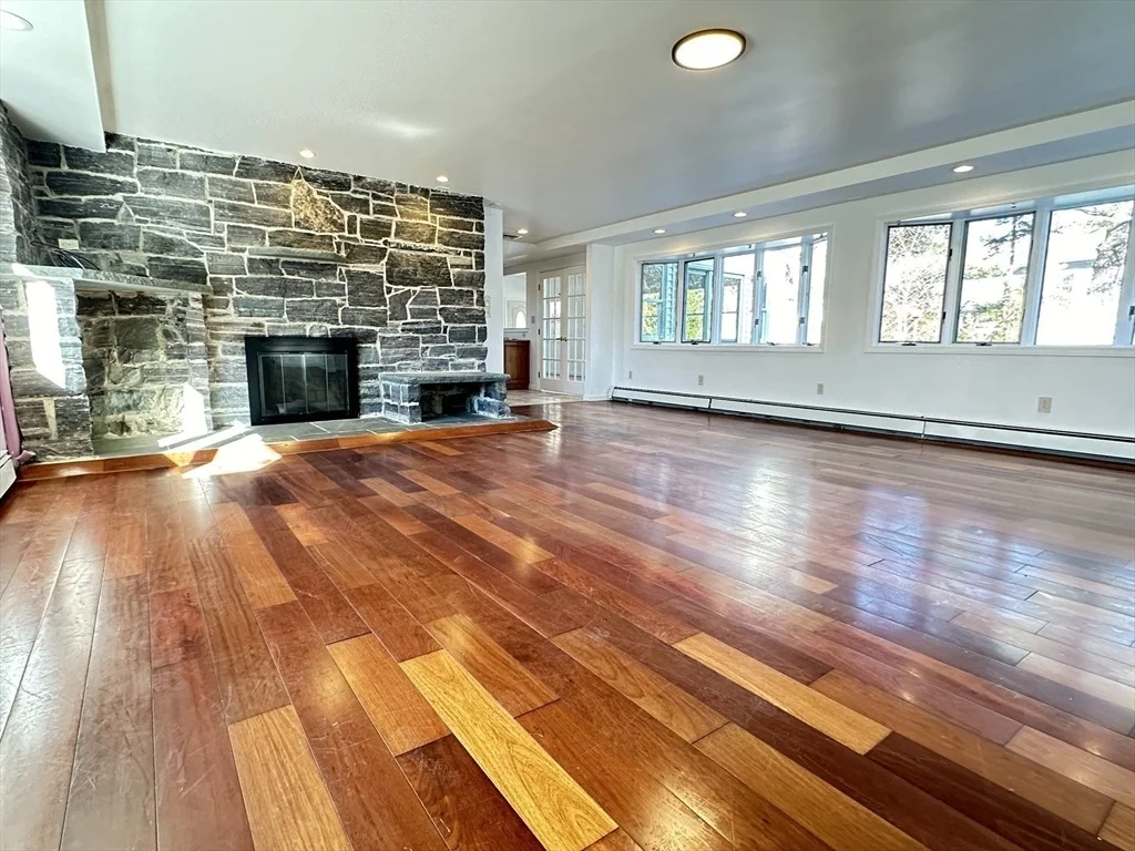 Photo of 24 Hemlock Dr