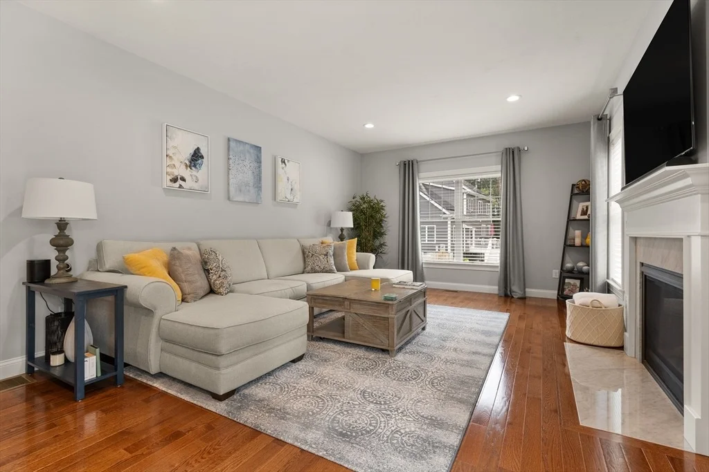 Photo of 10 Applewood Ln