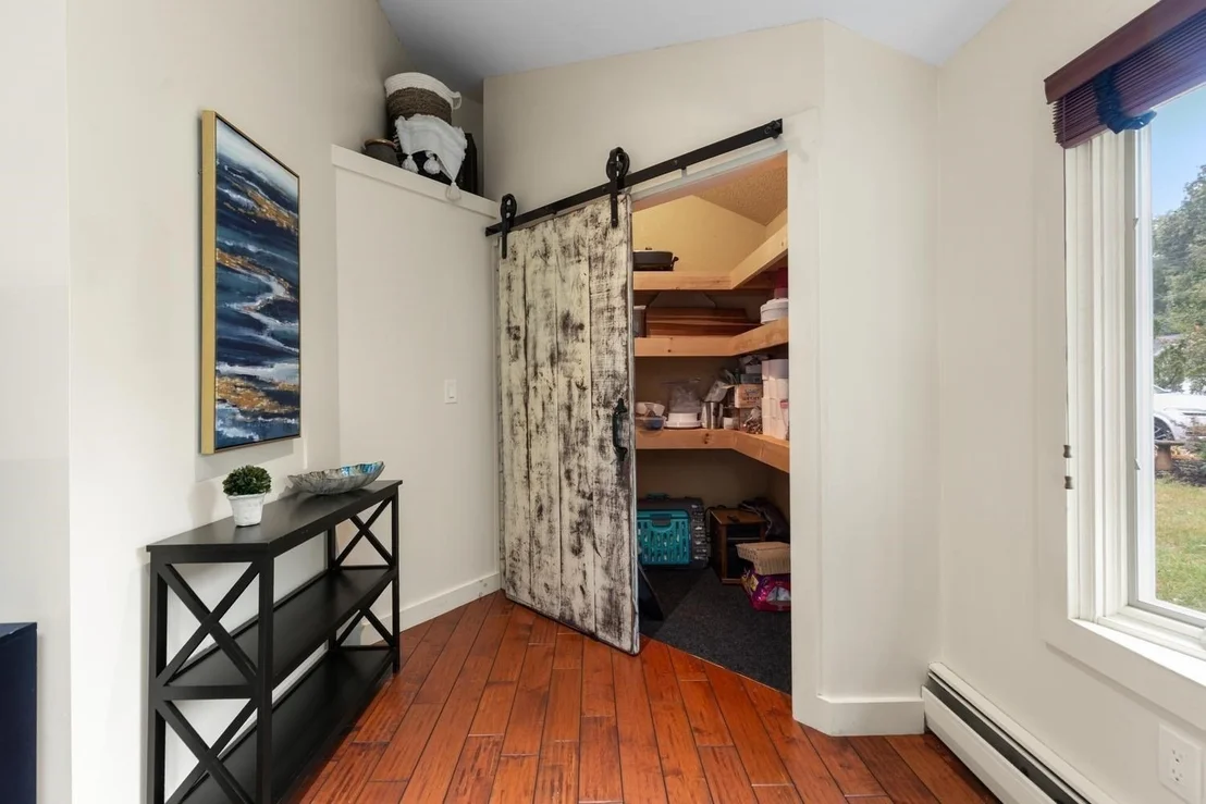 Photo of 35 Lakeside Blvd