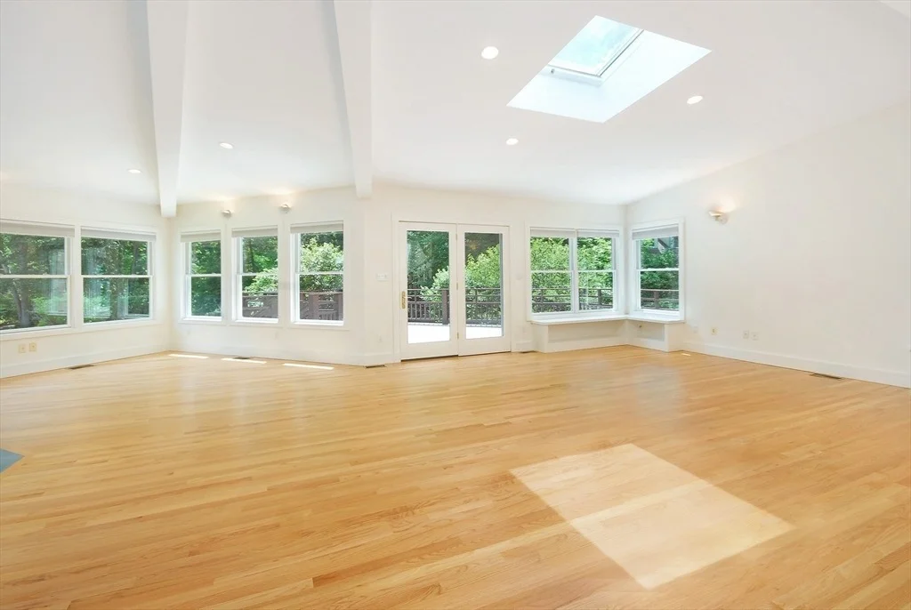 Photo of 297 Laws Brook Rd