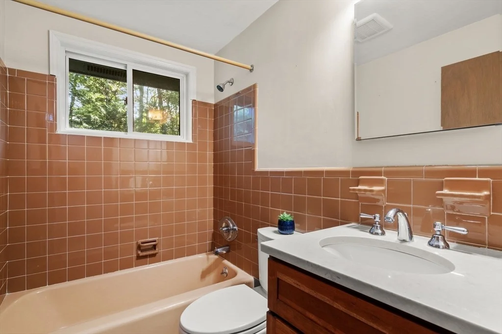 Photo of 97 Barton Dr