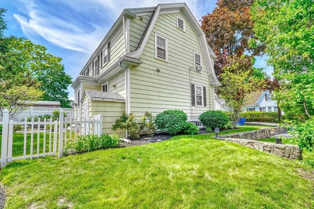 Photo of 17 Old Brook Cir