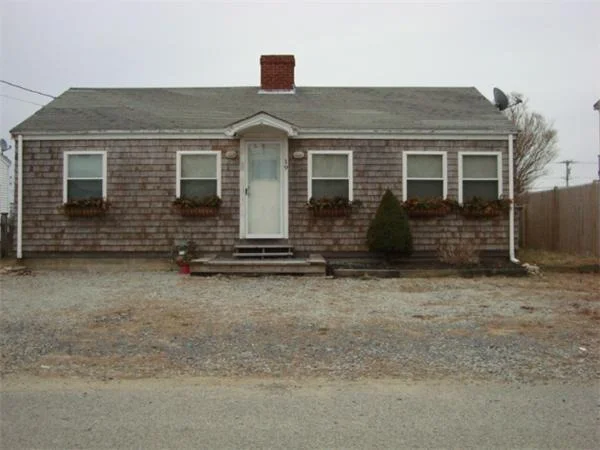Photo of 19 Satucket Ave