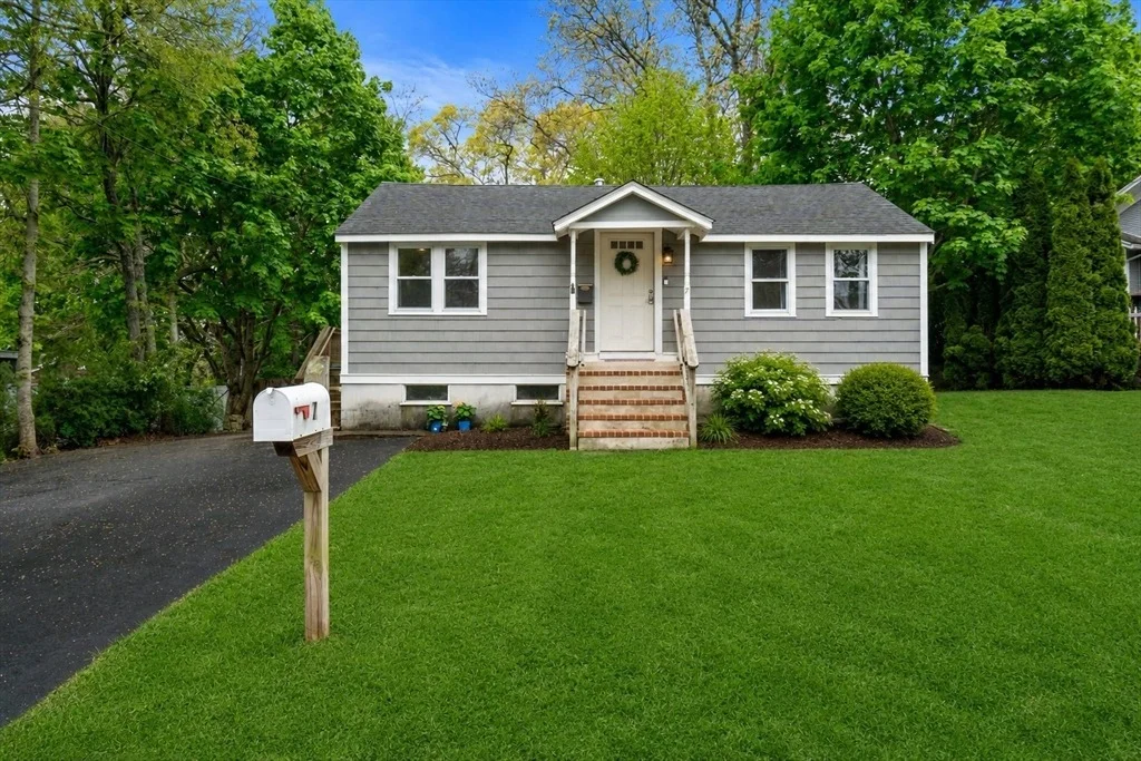 Photo of 7 Indian Neck Rd