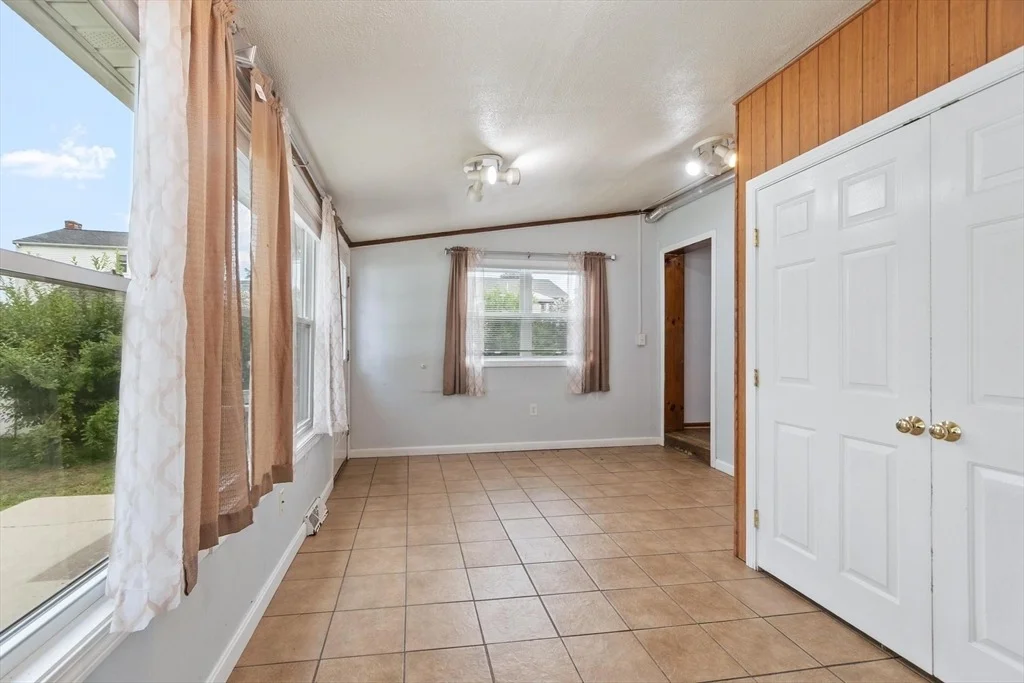 Photo of 170 Townsend Ave