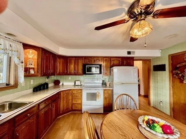 Photo of 566 Mckinstry Ave