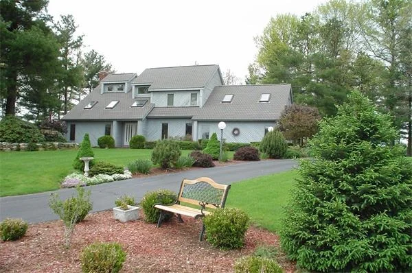 Photo of 16 Colonial Dr