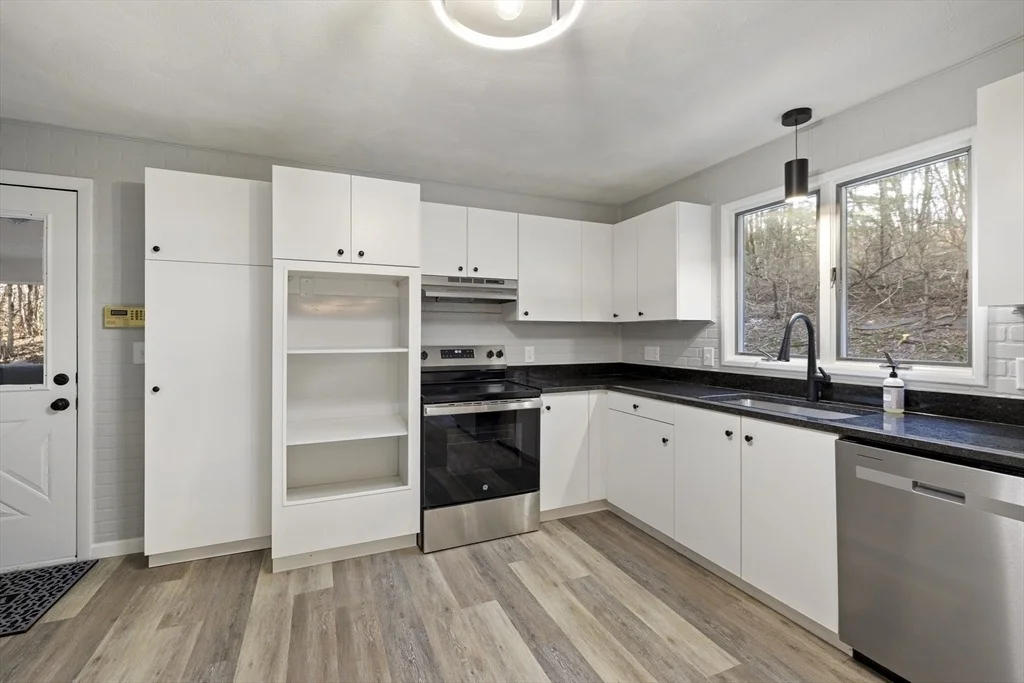 Photo of 28 Long Hill Rd