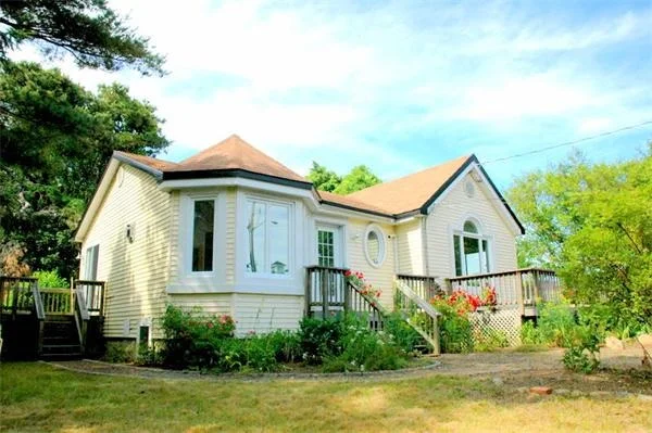 Photo of 70 Curtis Ln