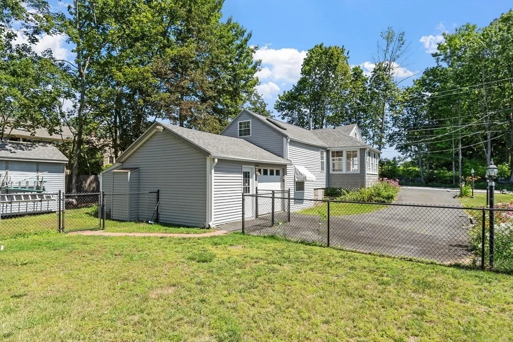 Photo of 397 Pleasant St