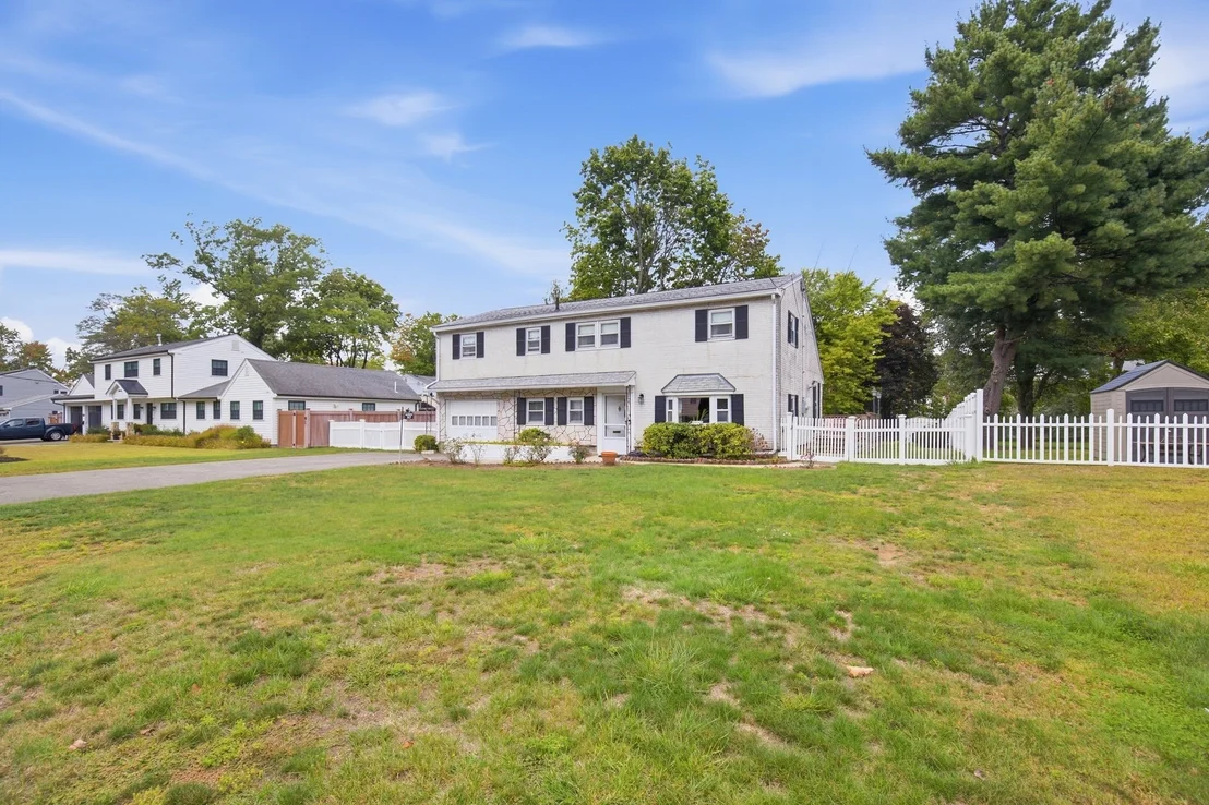 Photo of 37 Rustcraft Rd