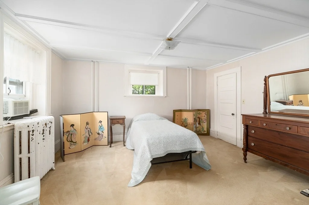Photo of 32 Blynman Avenue