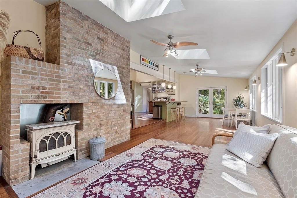 Photo of 11 Horseshoe Dr