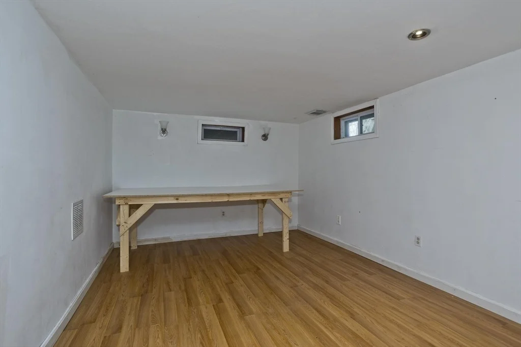 Photo of 16 Squawfield Rd