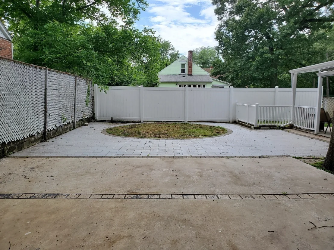 Photo of 725 Bay St