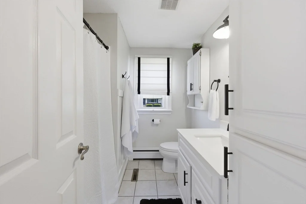 Photo of 303 College St