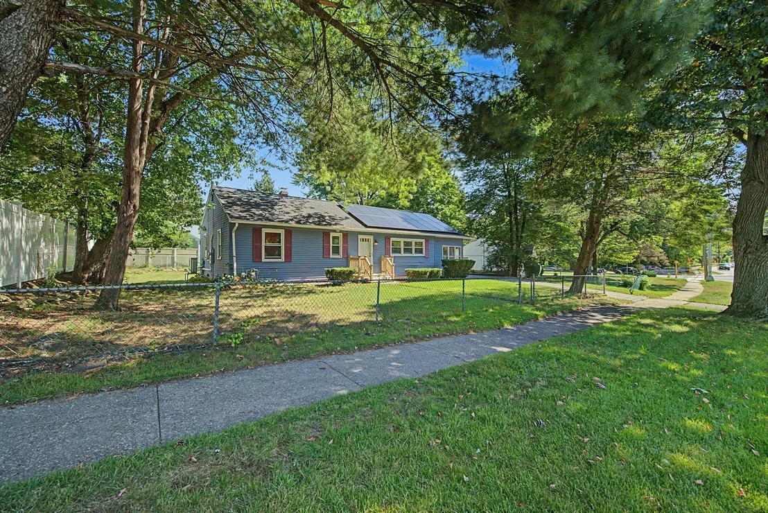 Photo of 369 Breckwood Blvd